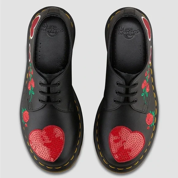 DR. MARTENS” 1461 “SEQUIN HEARTS” (BLACK / RED) 🇬🇧❤️ - Picture 2 of 12